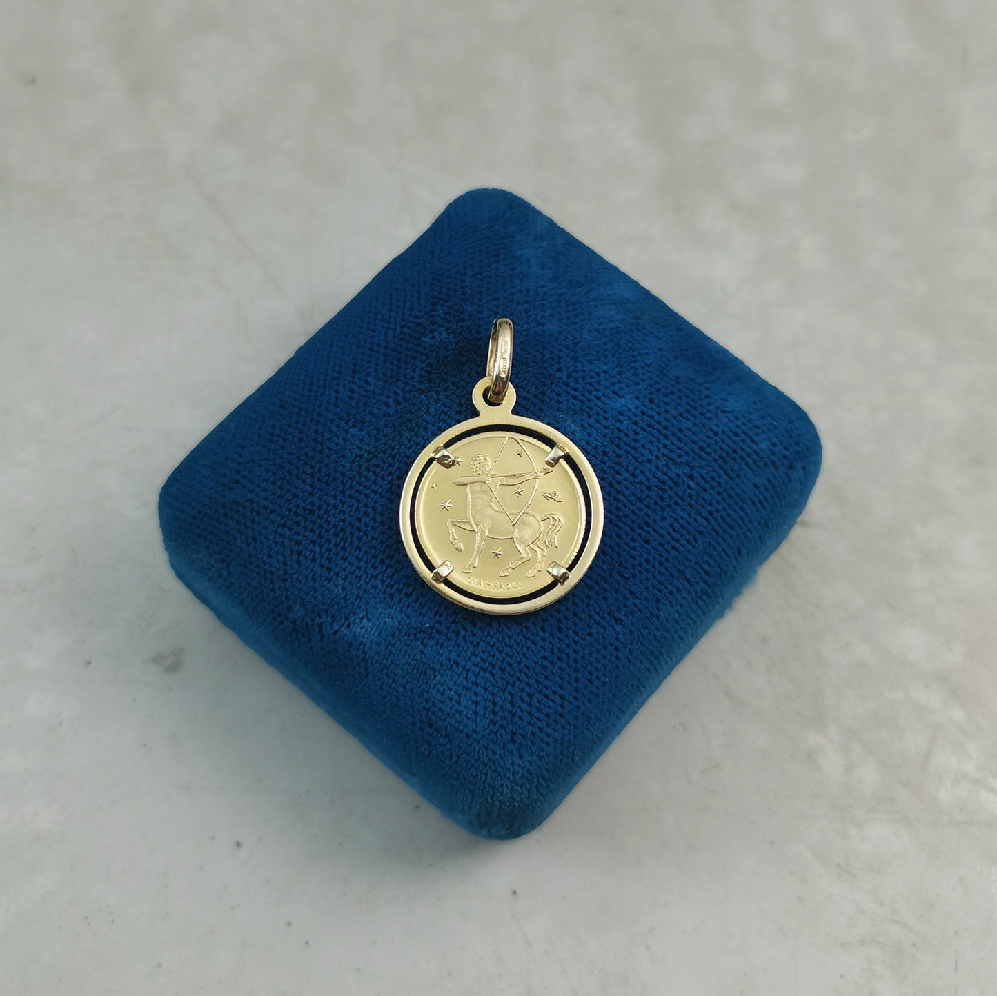 Estate 10k Yellow Gold Sagittarius UnoAerre Giampaoli Zodiac Coin Pendant