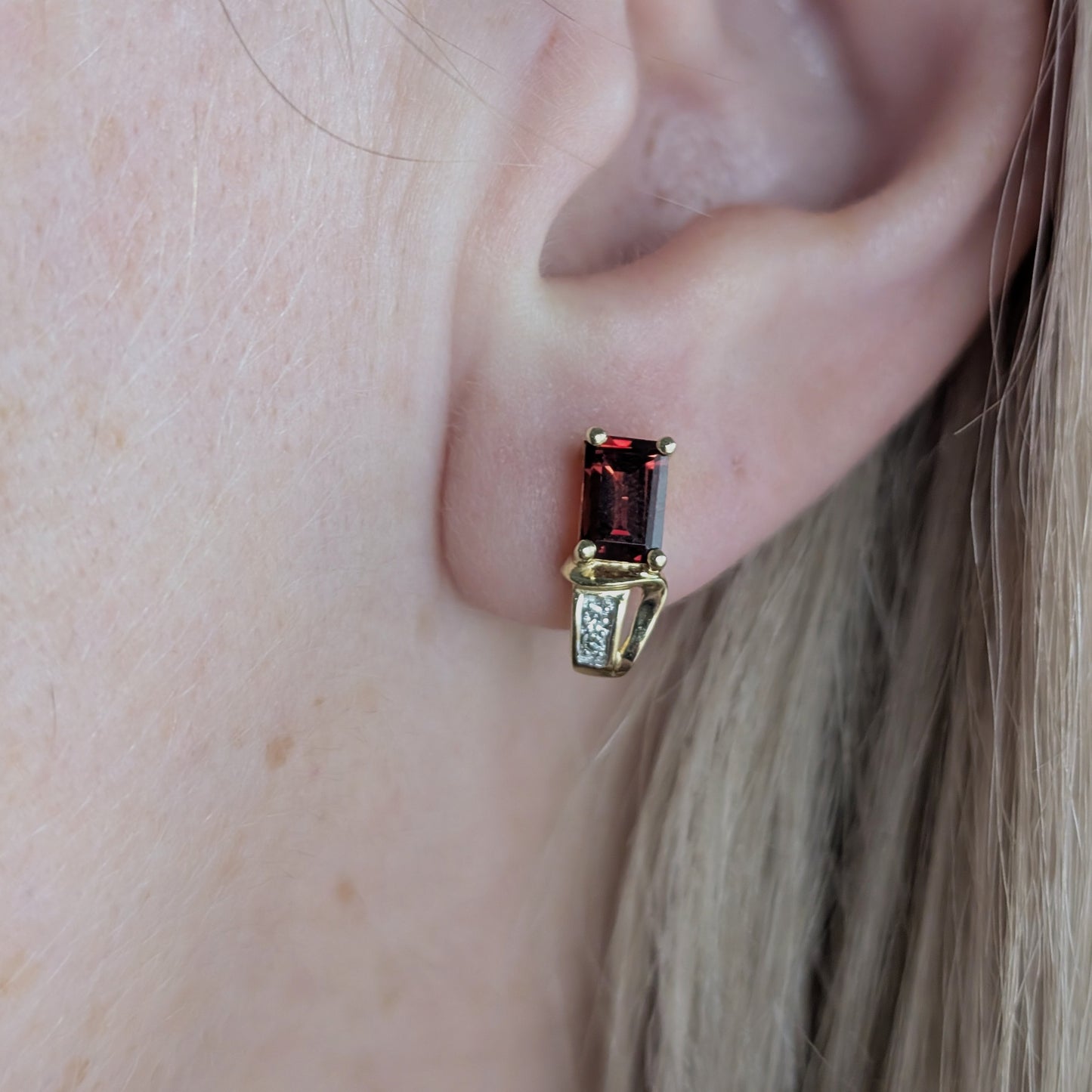 Vintage 10k Yellow Gold Garnet Earring and Necklace Set