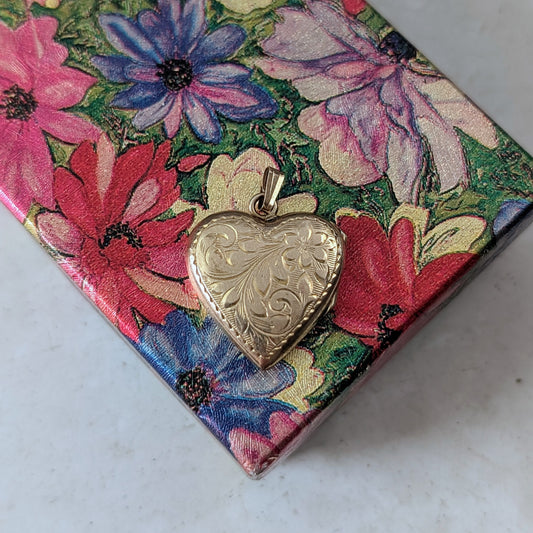 Vintage 10K Yellow Gold Floral Heart Locket