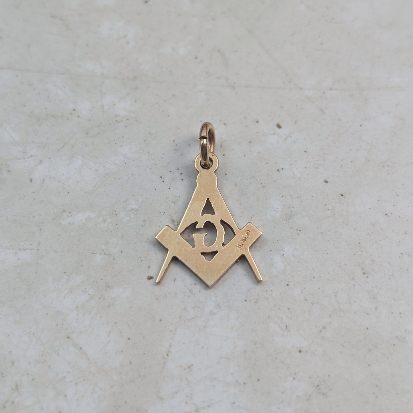 Vintage 10k Yellow Gold Masonic Pendant - Free Masons Charm