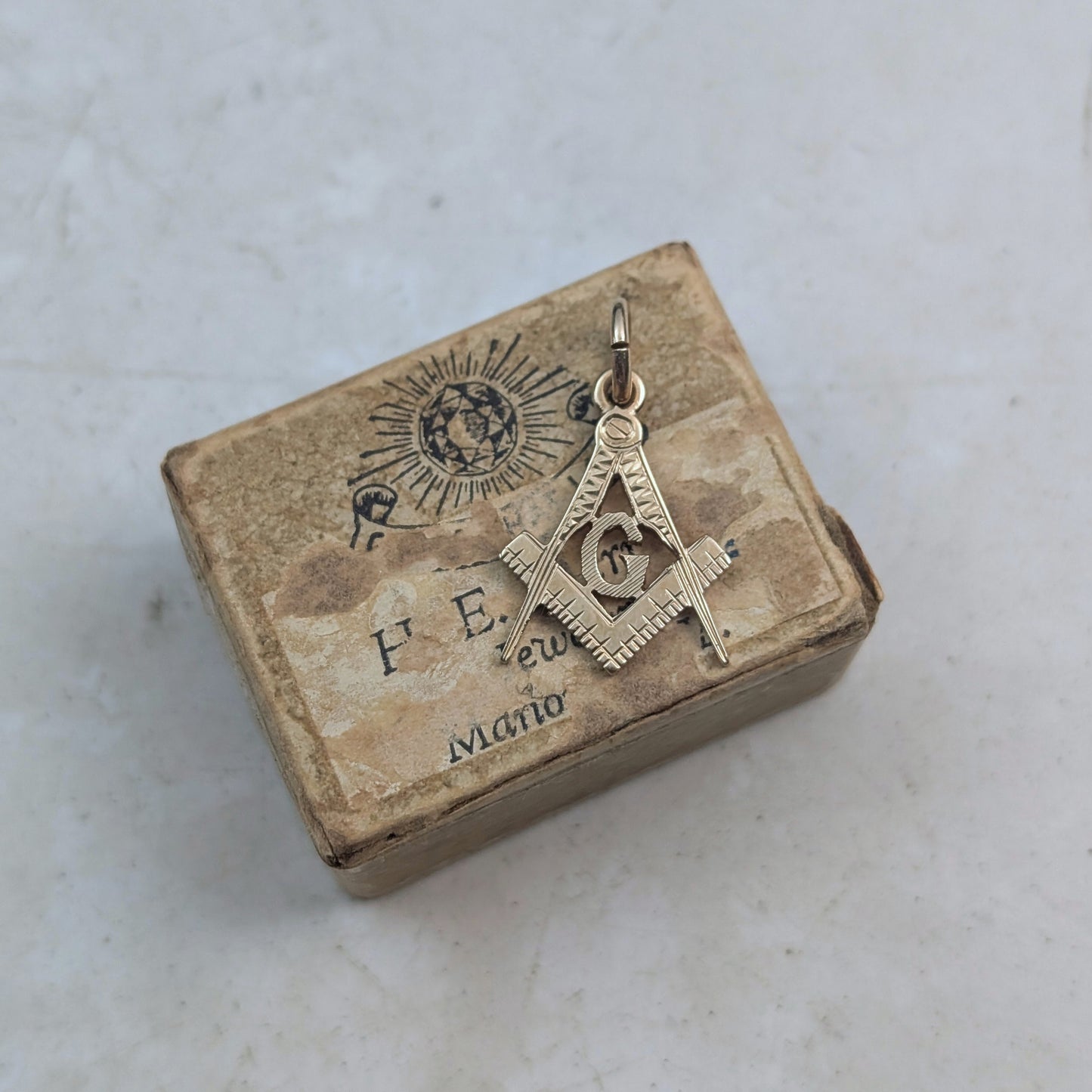 Vintage 10k Yellow Gold Masonic Pendant - Free Masons Charm