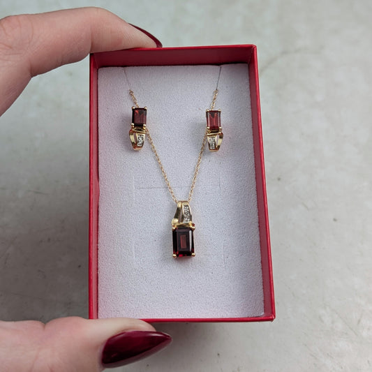 Vintage 10k Yellow Gold Garnet Earring and Necklace Set