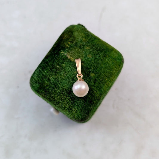 14K Yellow Gold Cultured Pearl Pendant