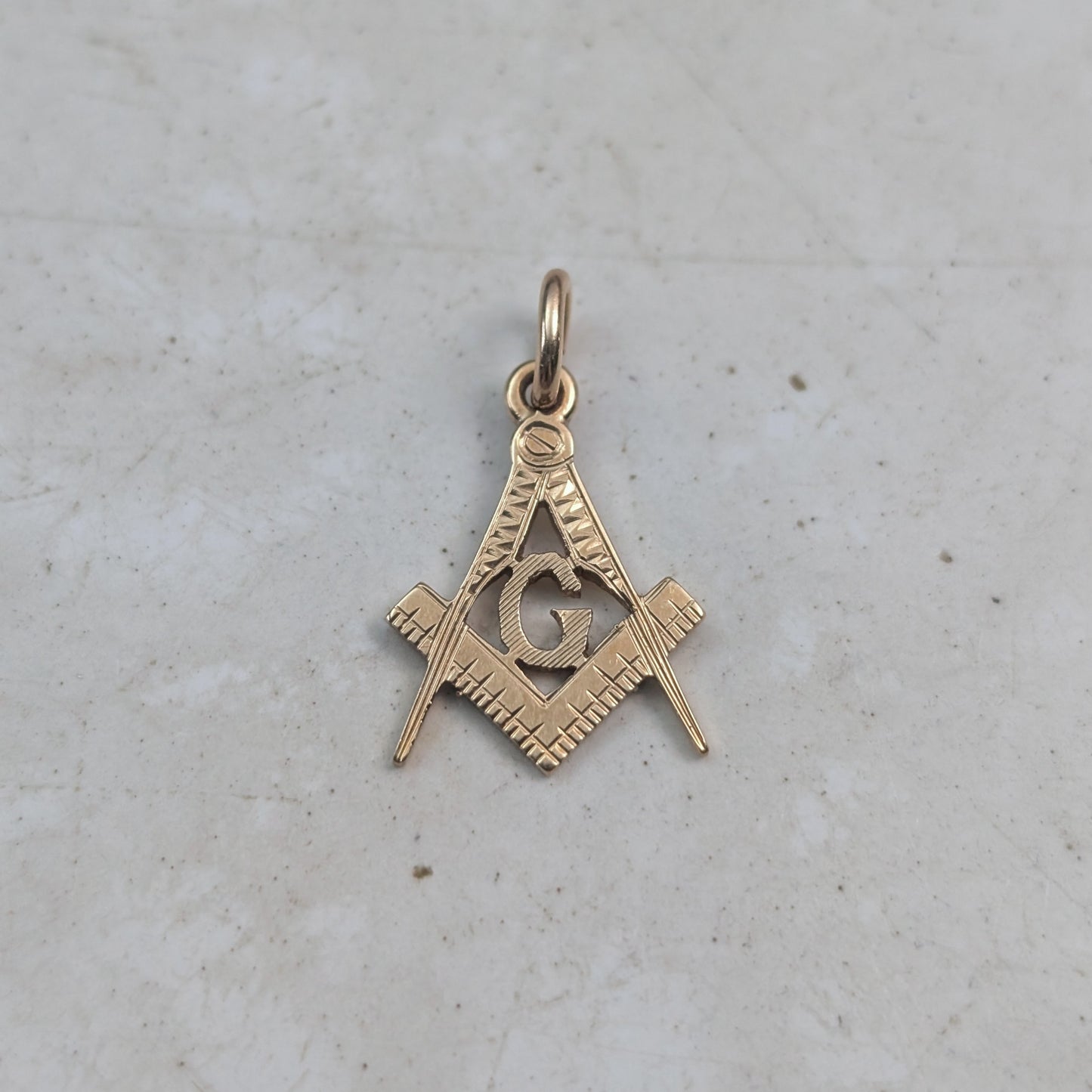 Vintage 10k Yellow Gold Masonic Pendant - Free Masons Charm