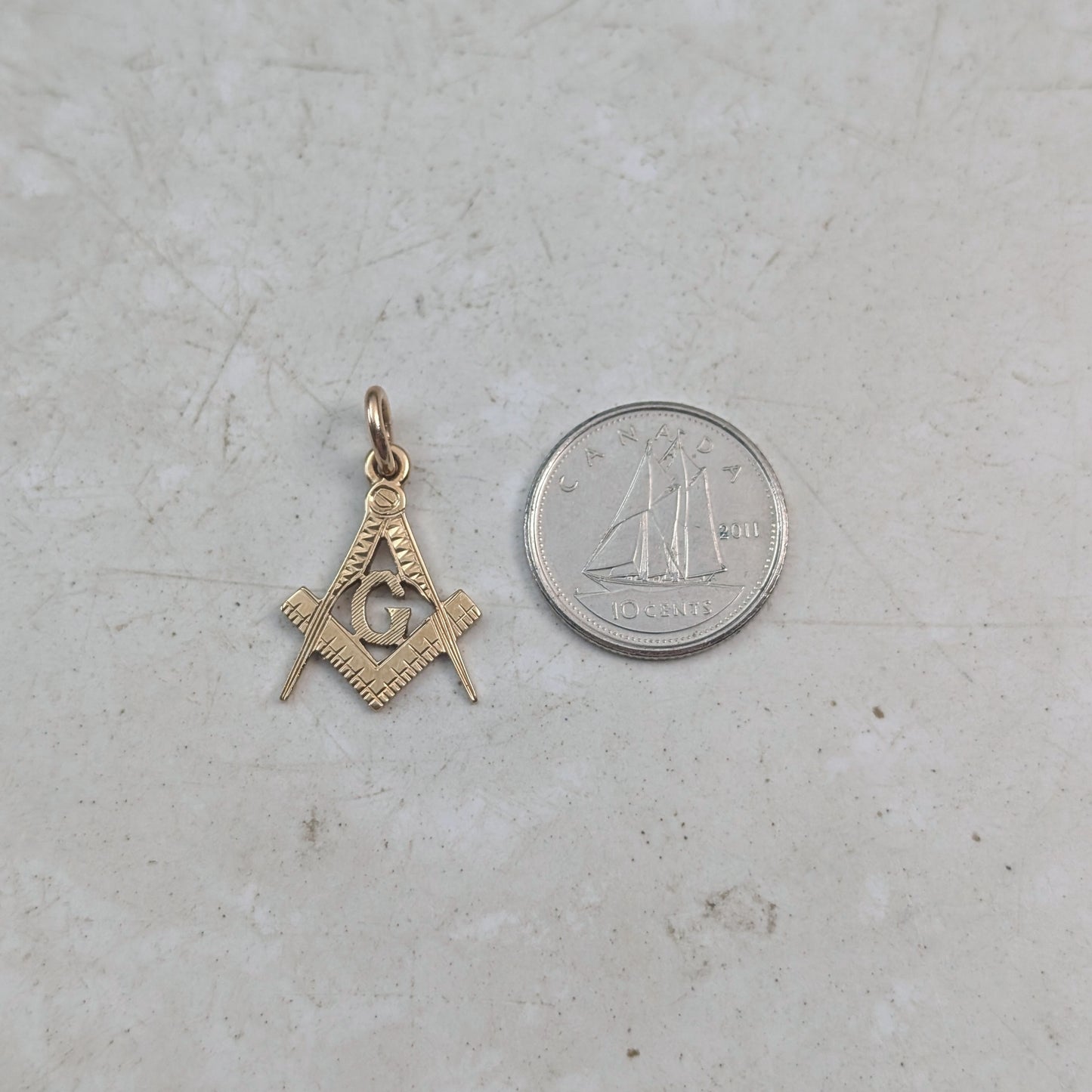 Vintage 10k Yellow Gold Masonic Pendant - Free Masons Charm