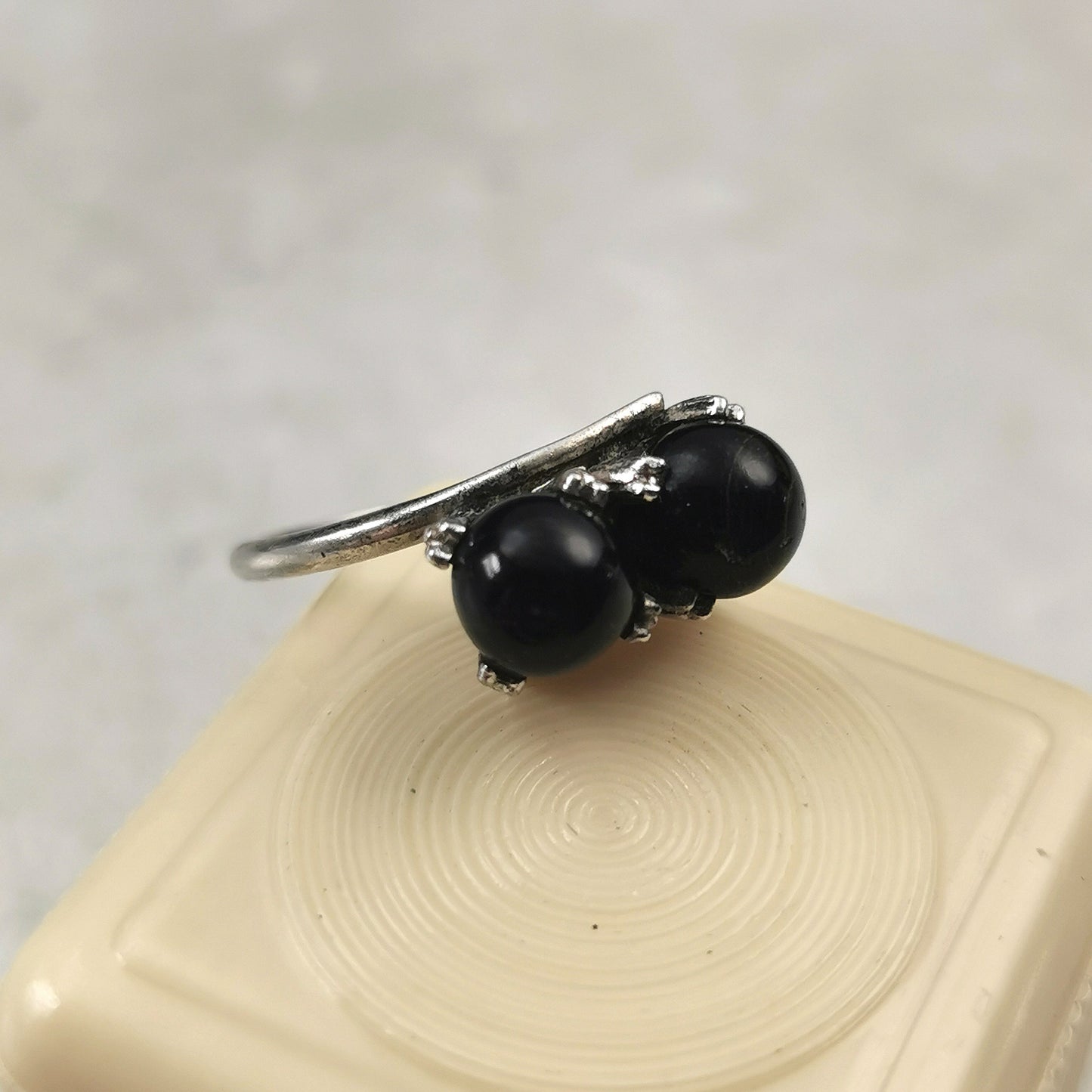 Vintage Uncas Sterling Silver & Black Coral Ball Ring
