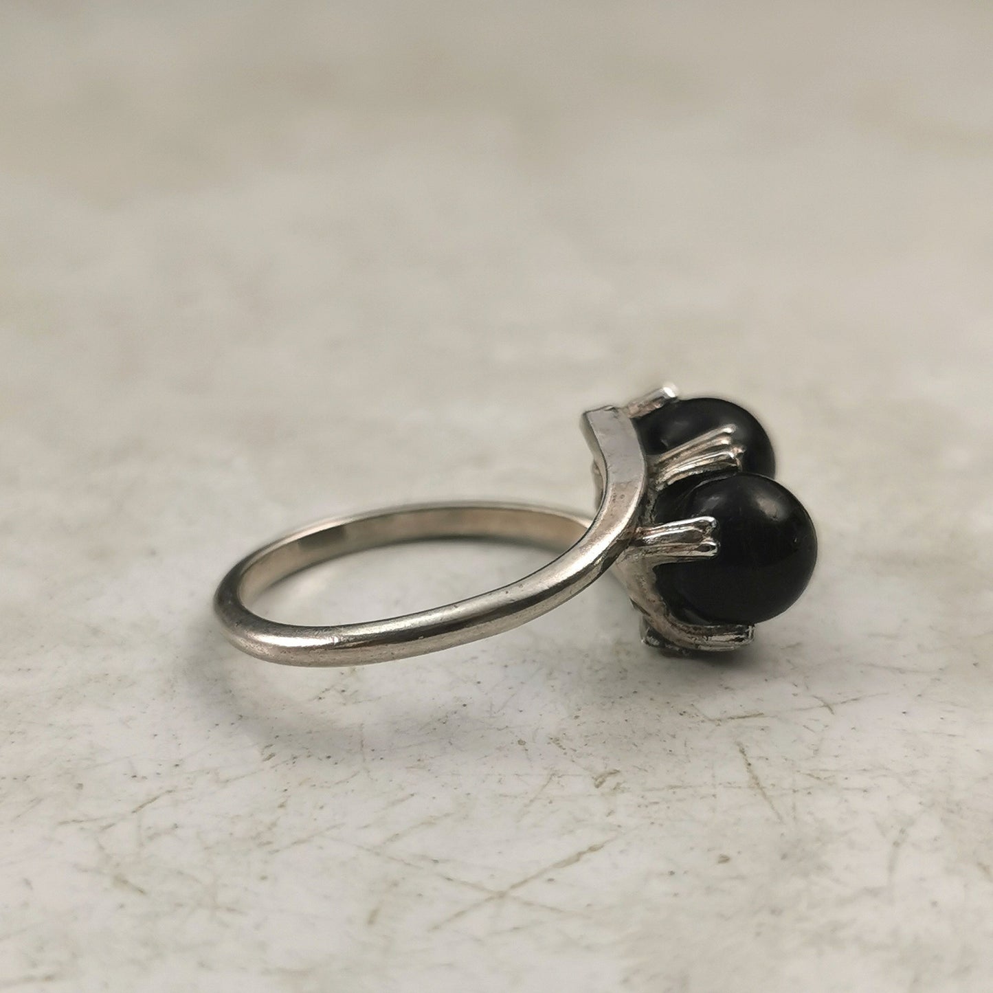 Vintage Uncas Sterling Silver & Black Coral Ball Ring