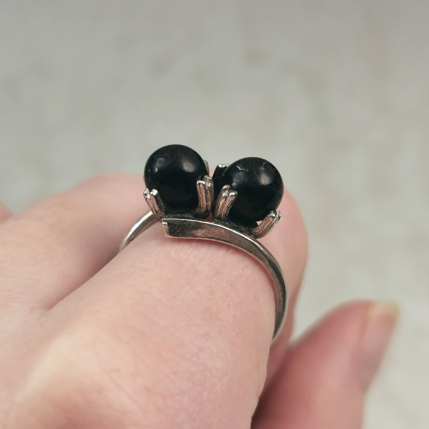 Vintage Uncas Sterling Silver & Black Coral Ball Ring