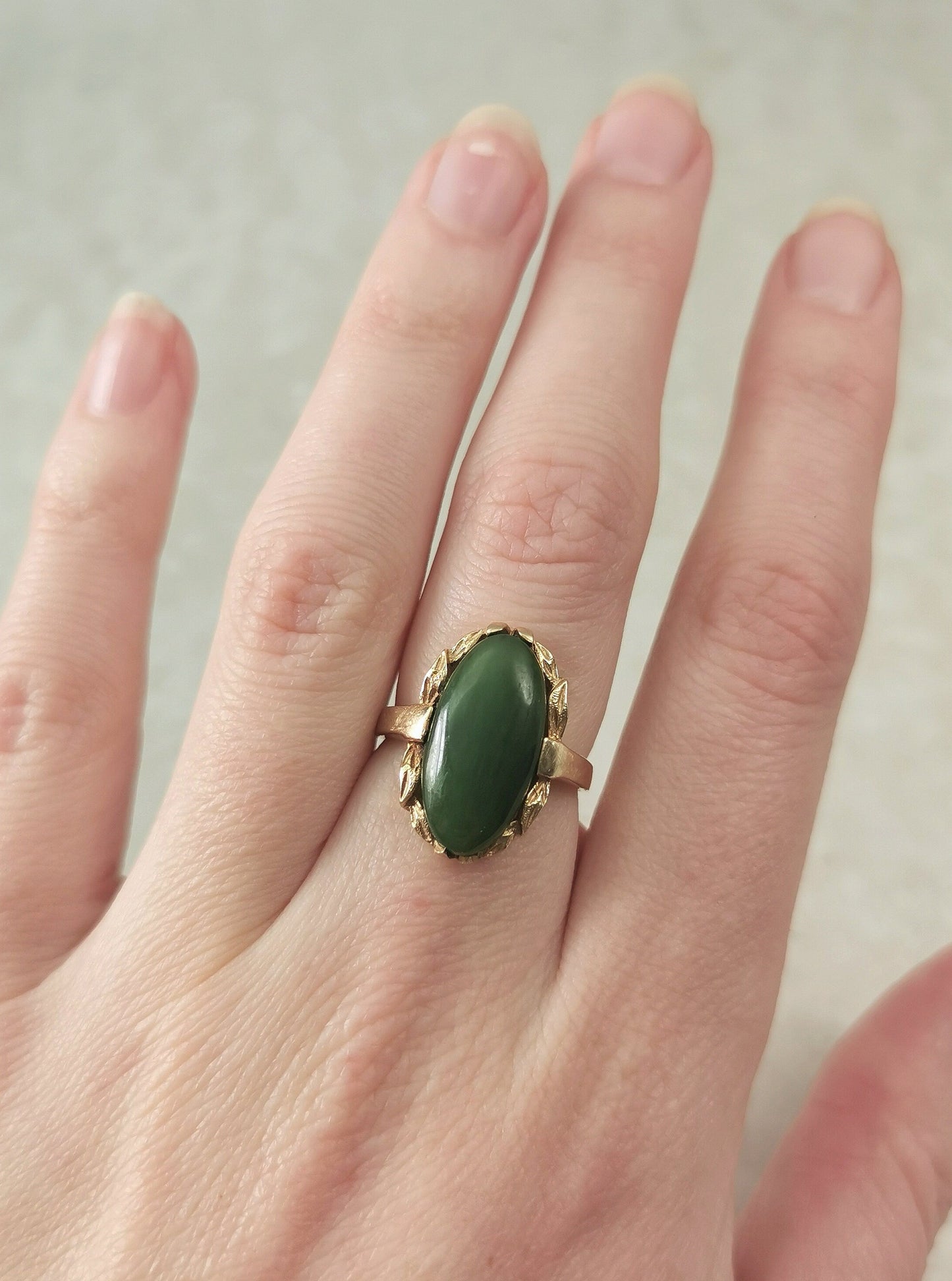 Vintage 10k Yellow Gold Oval Cabochon Nephrite Ring