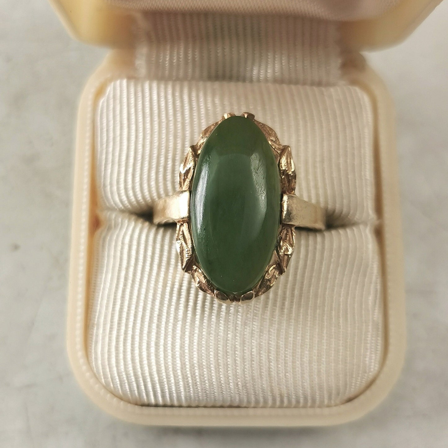 Vintage 10k Yellow Gold Oval Cabochon Nephrite Ring
