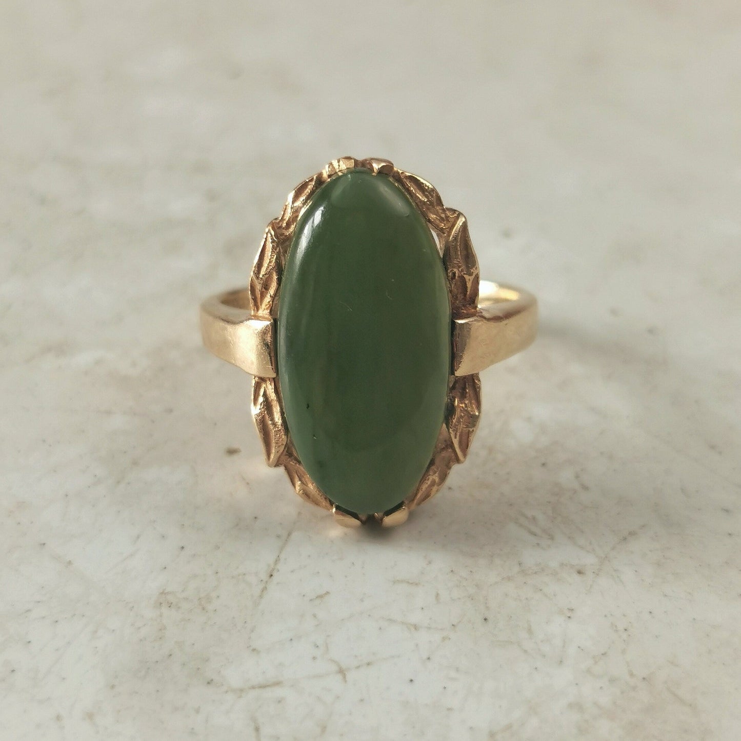 Vintage 10k Yellow Gold Oval Cabochon Nephrite Ring