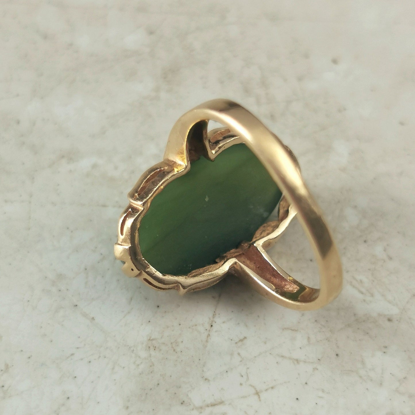 Vintage 10k Yellow Gold Oval Cabochon Nephrite Ring